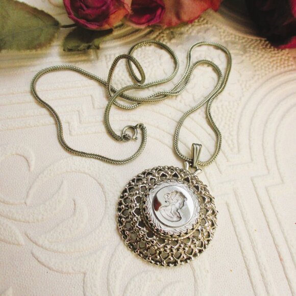 Vintage CARAVELLE BULOVA Watch Necklace: Whiting & Davis Cameo Pendant Watch - Picture 8 of 14
